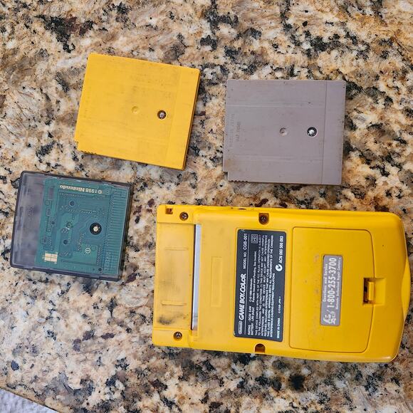 Nintendo Gameboy Color - Picture 2 of 3